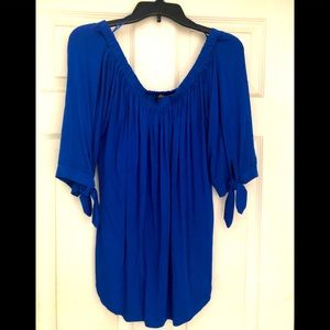Blue off-shoulder knotted sleeve tunic